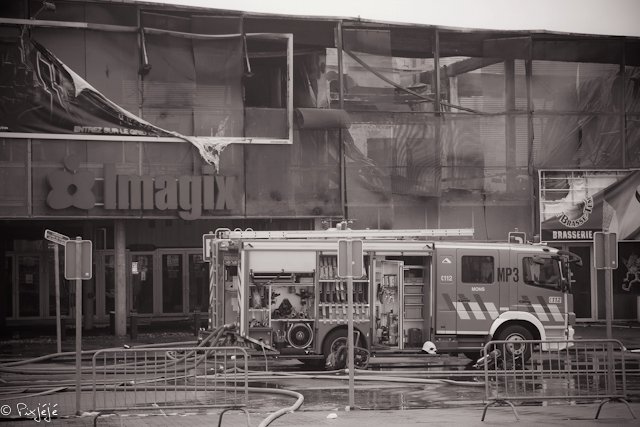 23/01/11 - Important incendie à IMAGIX Mons, un pompier décède 16484010