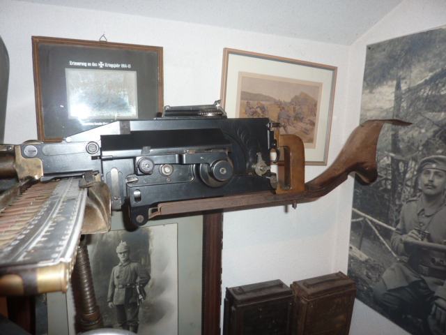 La mitrailleuse St-Etienne 1907 et ses accessoires  P1420726