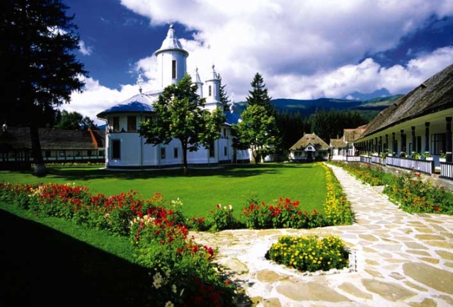 =MANASTIRI SI BISERICI DE PRIN TARA=DIVERSE.... Manast10