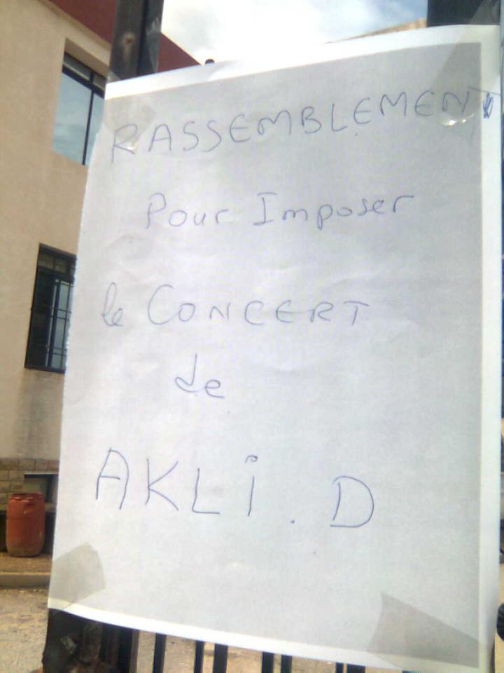  j-1 du concert d'akli D (  montage de la scène). 154