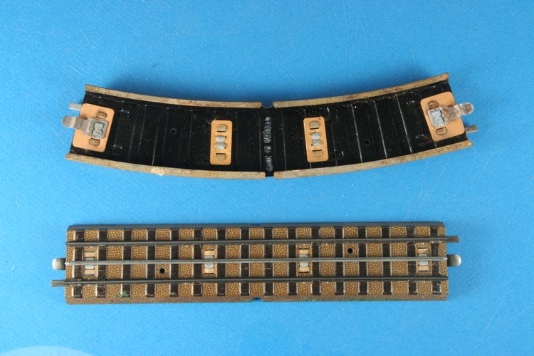 Voies Märklin anciennes et voie VB Trois rails Markli13