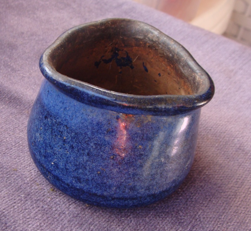 Cute blue tricornered pot - Te Motu GV mark is made by Graeme Voss Dsc02410