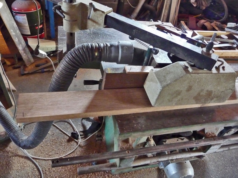 fabrication d'une table ronde - Page 2 P1030233
