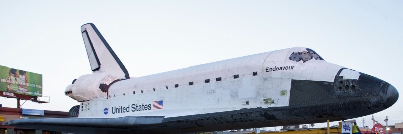 La navette spatiale Endeavour s'envole pour le California Science Center de Los Angeles Transf14