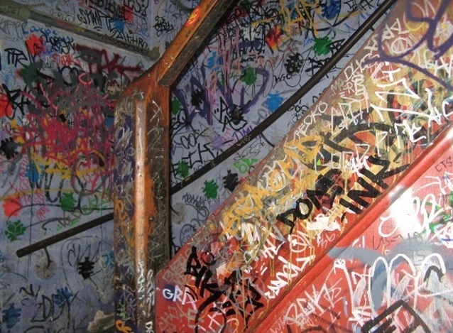 murs - Tags et graffitis, street art, banksy... - Page 6 Ch210