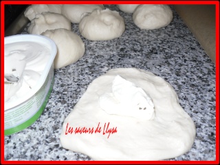 Petits pains farcis au fromage frais à la ciboulette Petits12