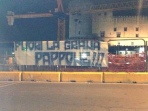 Napoli, tifosi contro De Laurentiis. Fuori-10