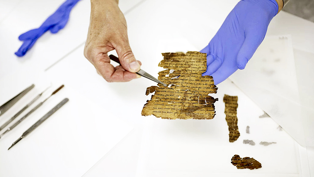 La + ancienne copie des 10 commandements retrouvée à Qumram, dans la grotte n°4 Manusc11
