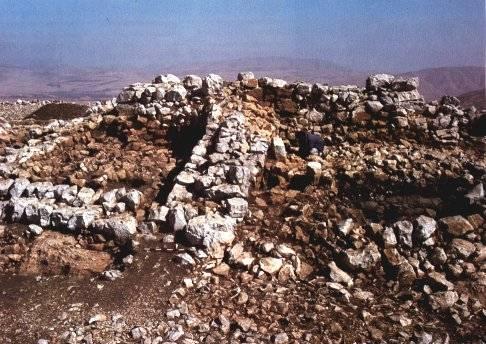 L'autel construit par Josué/Yehoshoua sur le Mont Ebal retrouvé ? Monteb10