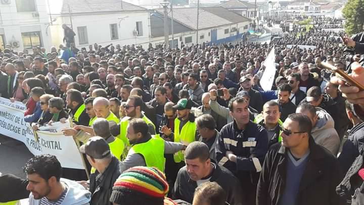 Béjaïa : une marée humaine dans la rue contre le blocage de Cevital le mardi 11 décembre 2018 2039