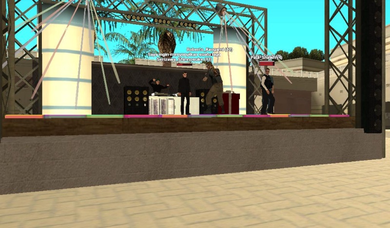 SANews Newspaper - New Stage at Los Santos Mall Galler11