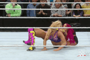 [Raw 3 ] Opener : Nikki Cross vs Sasha Banks Giphy10