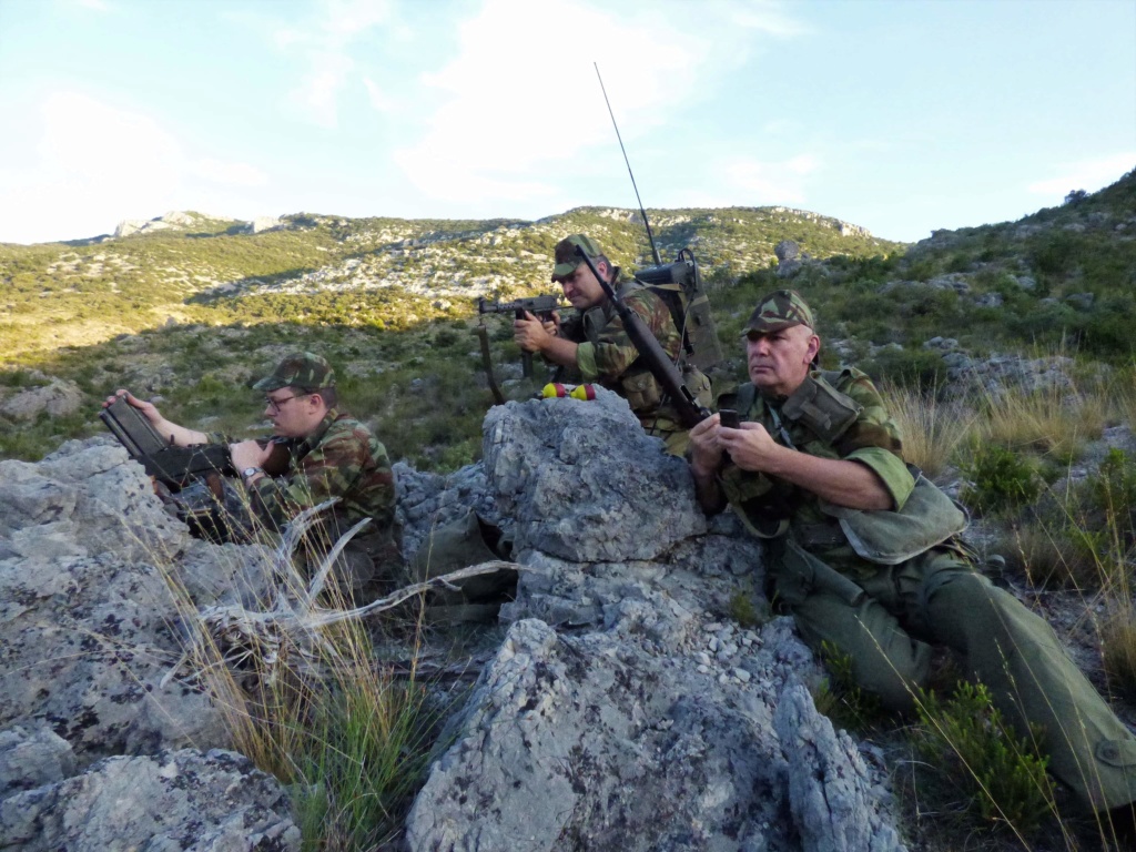 Sortie commando de chasse de la gendarmerie. Algerie . Recei102