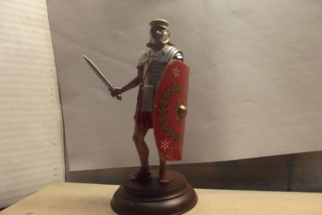 legionnaire romain 1/16 miniart - Page 2 Dscf4016