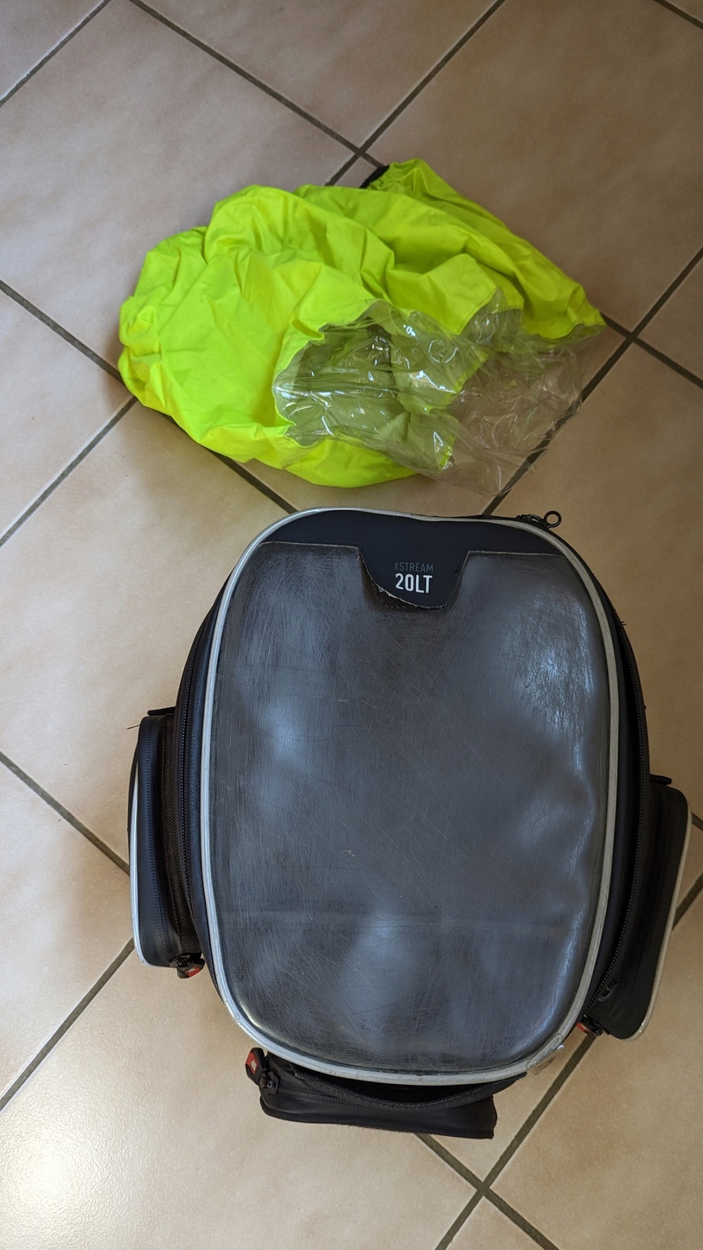 Vente sacoche réservoir Givi Xstream 20 litres avec anneau ST 1200 Dessus10