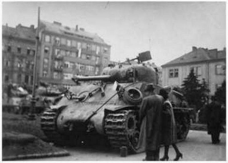 Sherman M4 A3 75 mm Tamiya 1/35 - Page 5 013f1b10