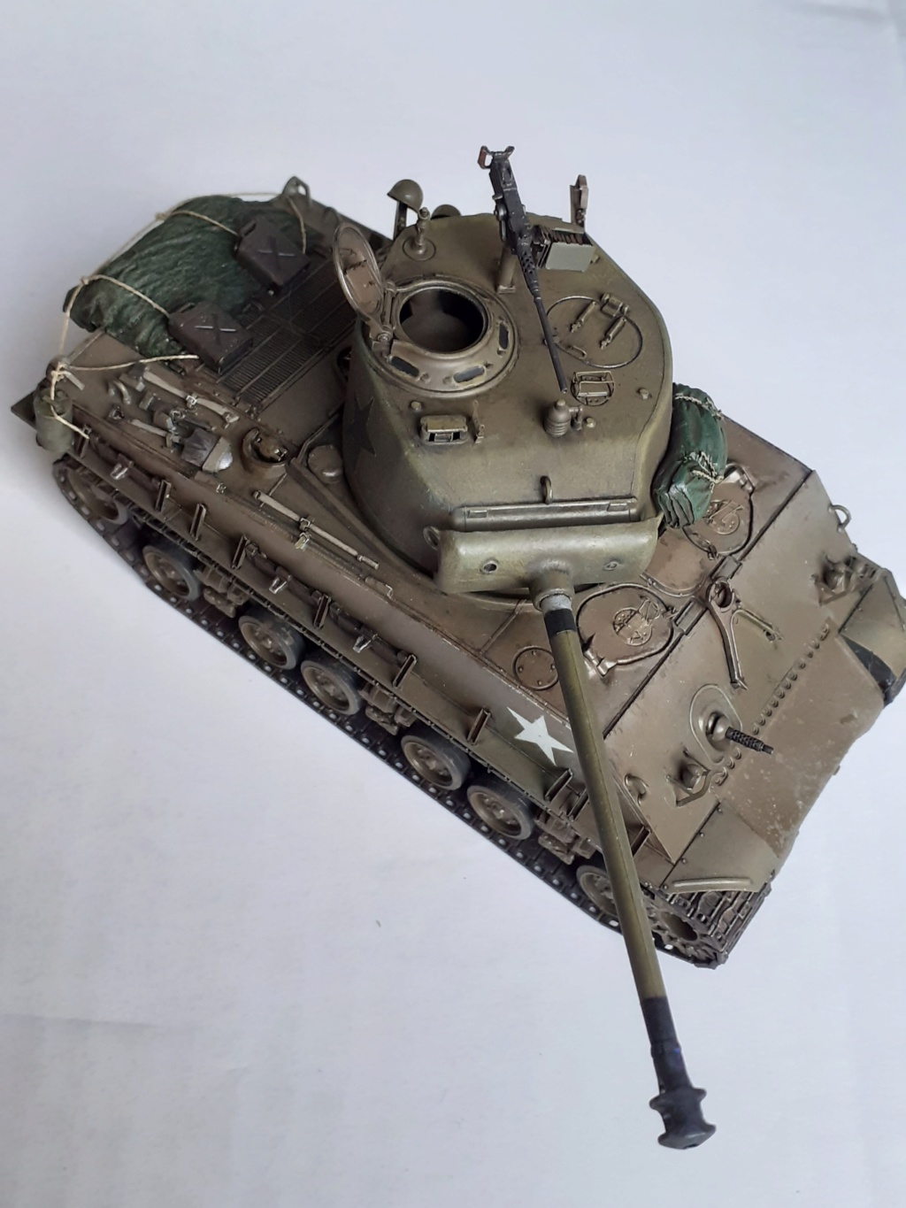 « Sur la Route H-4 » - M4A3E8 (76 mm) HVSS Sherman "Easy Eight" (Tamiya 1/48) - Page 5 20190497
