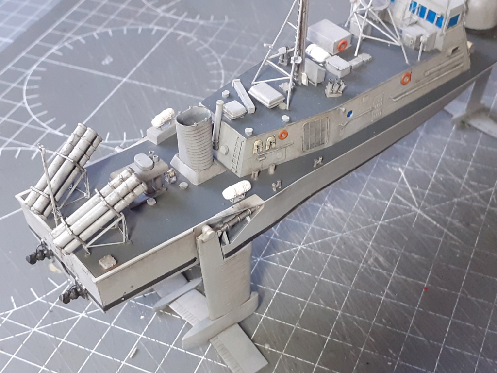USS Pegasus PHM-1 (Hobby Boss 1/200°) - Page 3 20211402