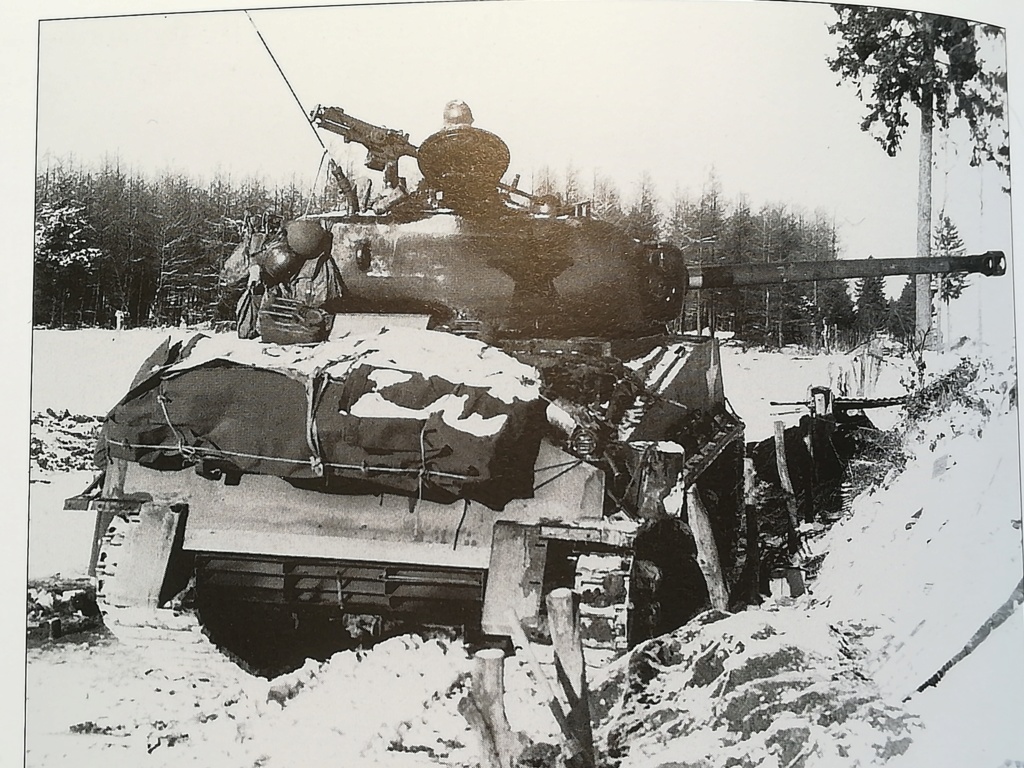 « Sur la Route H-4 » - M4A3E8 (76 mm) HVSS Sherman "Easy Eight" (Tamiya 1/48) - Page 2 Img_4023