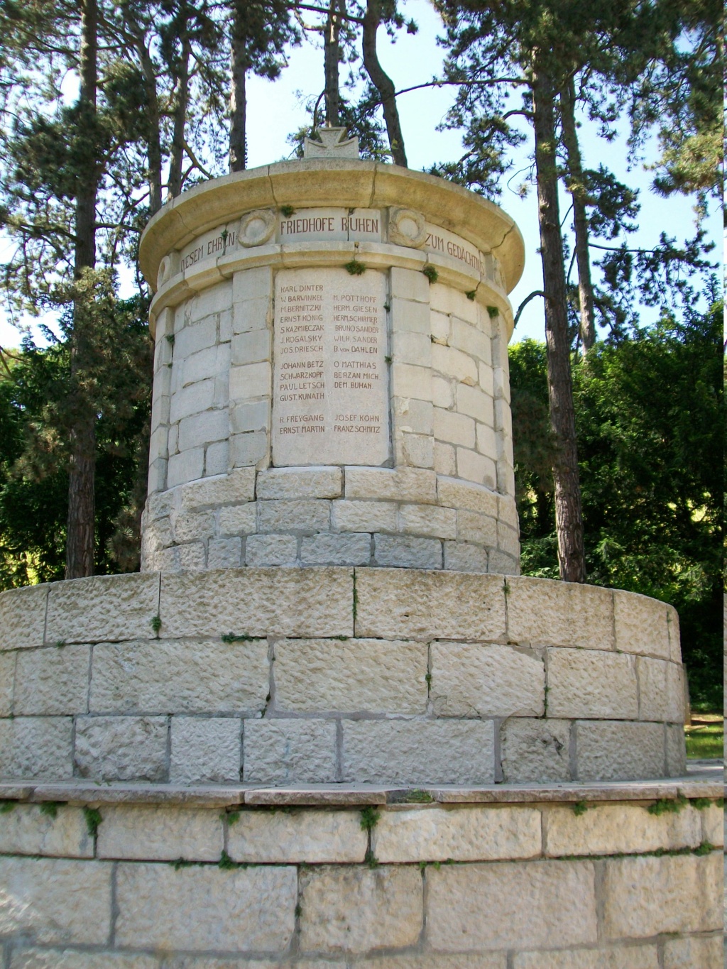 *Reportage photos : le cimetière Allemand de VIÉVILLE-SOUS-LES-CÔTES. 124_3325