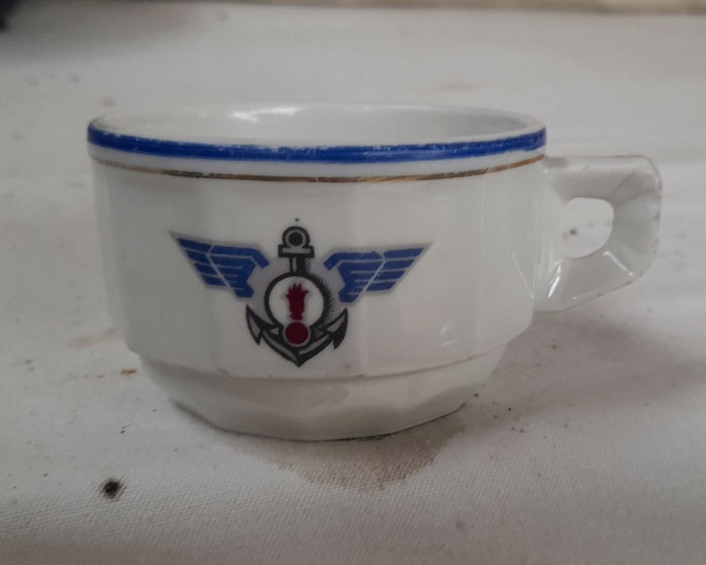 Tasse Action sociale des Armées avec logo 3 armées : Terre - Air - Mer  1tasse10