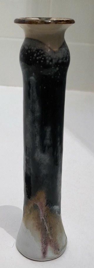 Haut vase col bulbeux émail blanc et gris marqué d'un A dans un carré en dessous -  André Nicolas 20220110