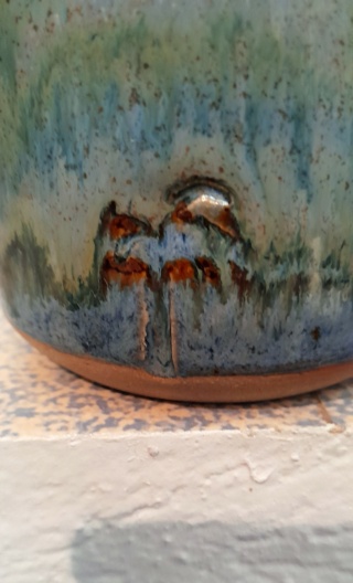 Vase rouleau céramique vert  marque au talon palmier en creux - Charles Chivilo Vp210