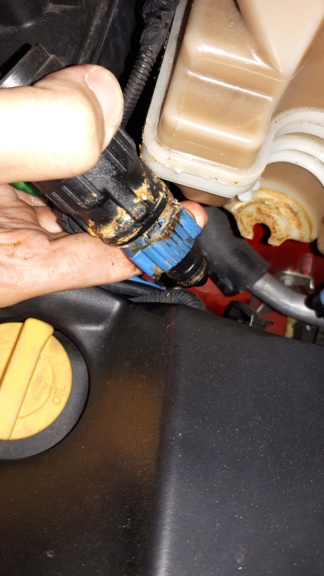 LUZ DE ABASTECIMENTO MOTOR A FRIO ACENDENDO NO PAINEL 20190211