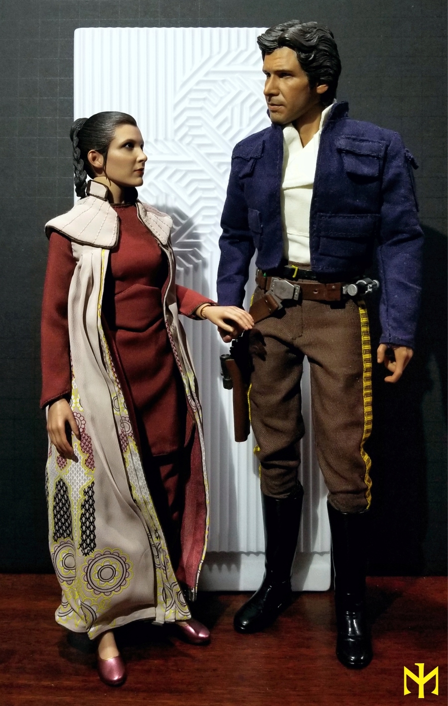 SciFi - STAR WARS Hot Toys Princess Leia (Bespin) (updated with Part II: Kitbash Potential) Htleia22