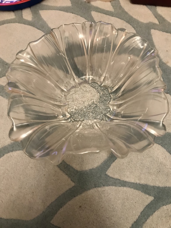 Please help to ID glass flower bowl 68e2db10