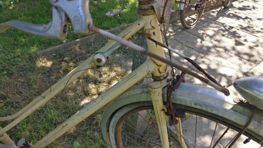 Un vélo jaune sans marque a identifier. Img_2532