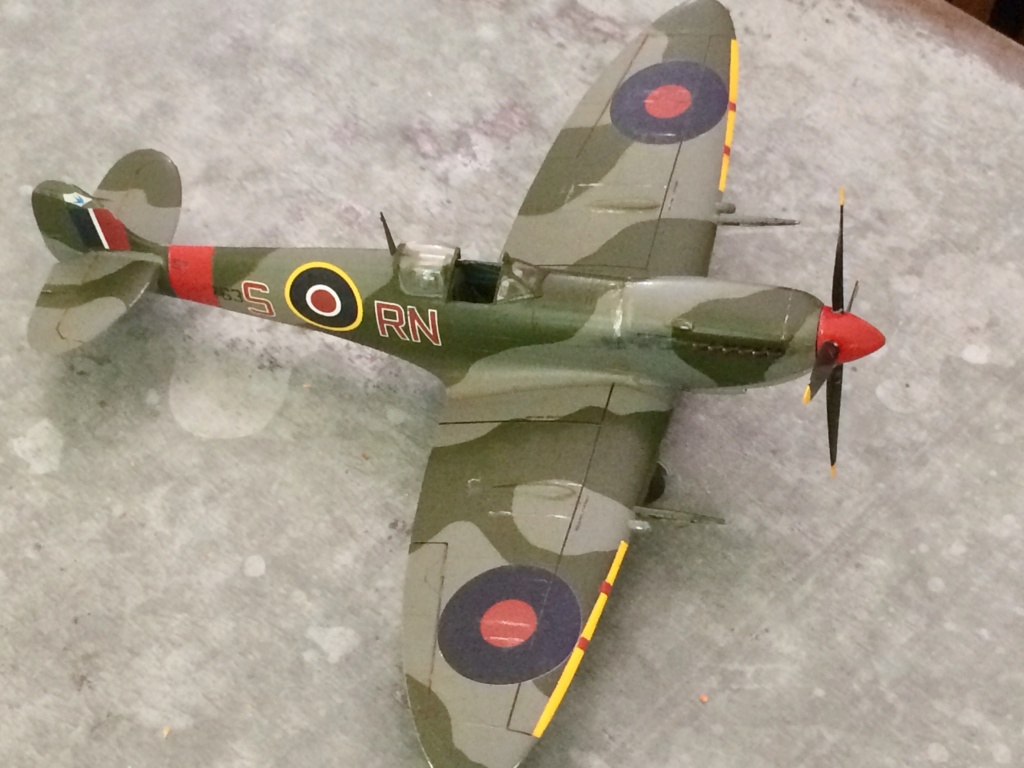 Spitfire MK IXc Eduard ( week-end édition) F4d00210