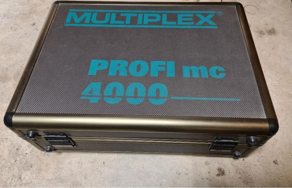 L'émetteur MC4000 et accesoires  Mc400010