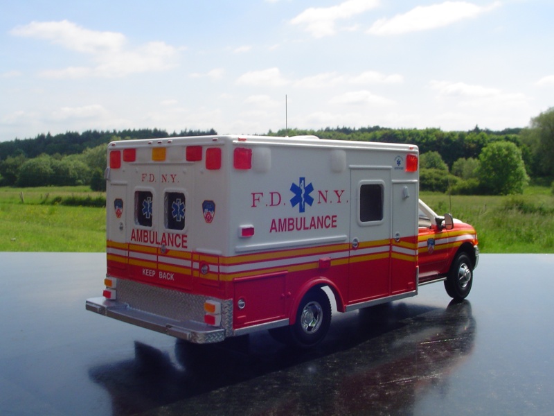 à vendre plusieurs miniatures ambulances smur  274da611