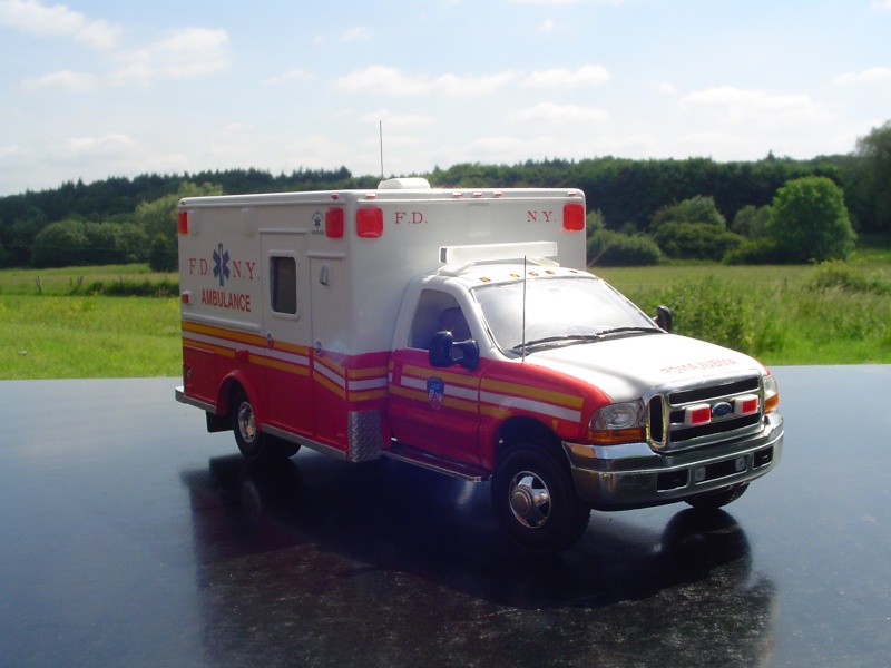 à vendre plusieurs miniatures ambulances smur  9386e611