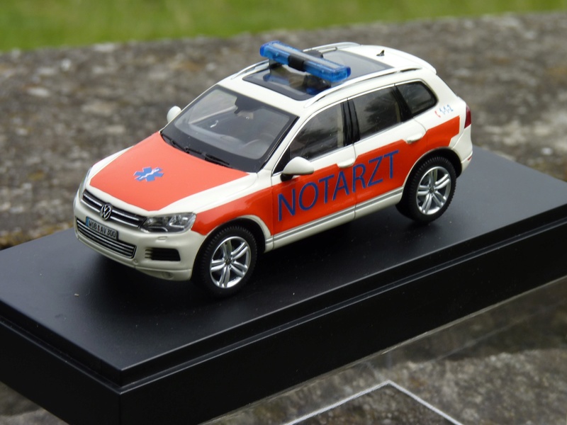 à vendre plusieurs miniatures ambulances smur  D04b5111