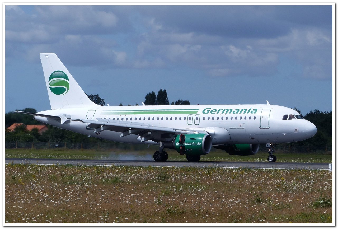 [13/08/2015] Airbus A319 (D-ASTZ) Germania "AJW Aviation" Sticker P1120110
