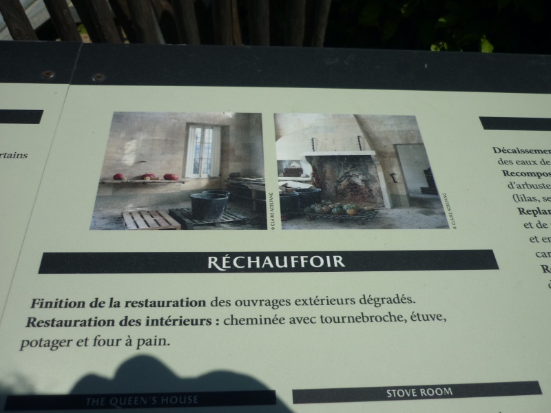 Hameau du Petit Trianon : Restauration de la maison de la Reine  - Page 7 P1030113