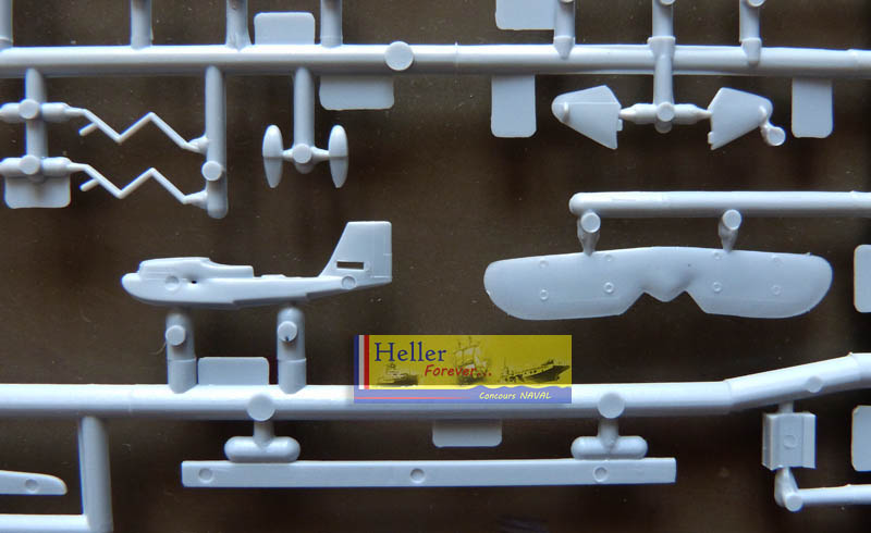 Cuirassé STRASBOURG 1/400ème Réf 81082 Strasb17