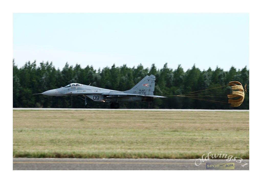 Kecskemet Air Show 2008 - Page 4 Keckse14