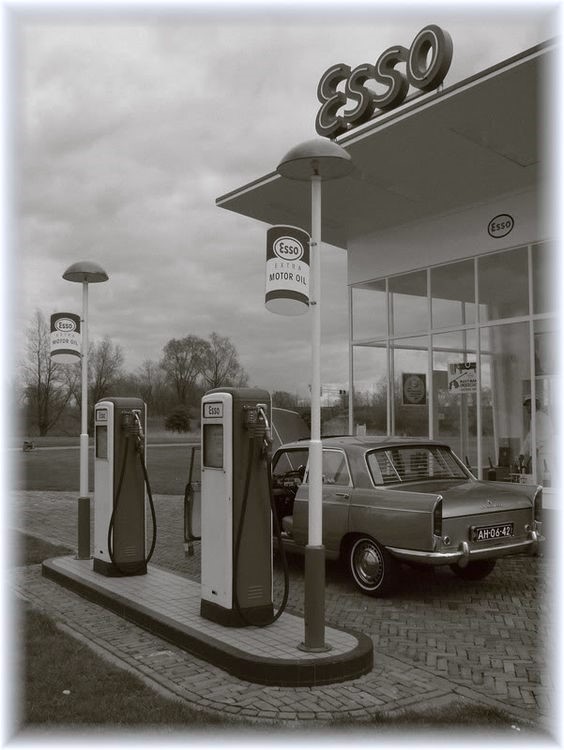 Des photos d'époque de Concessions Mercedes-Benz partie 1 - Page 12 P0811