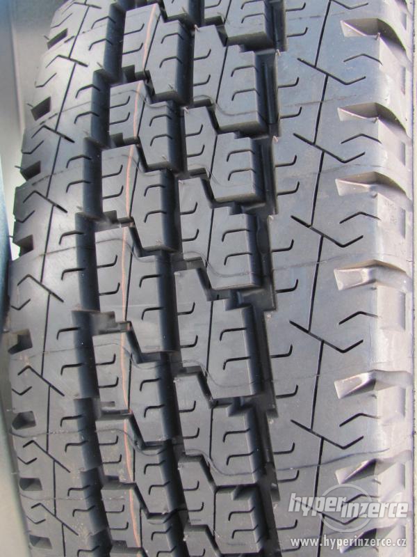 montage pneus sur nos lada 66425210