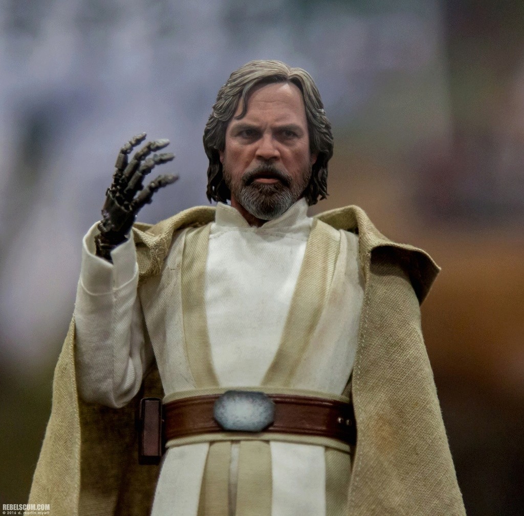 Hot Toys Star Wars - TFA Luke Skywalker 1/6th Scale Figure  2016-s20