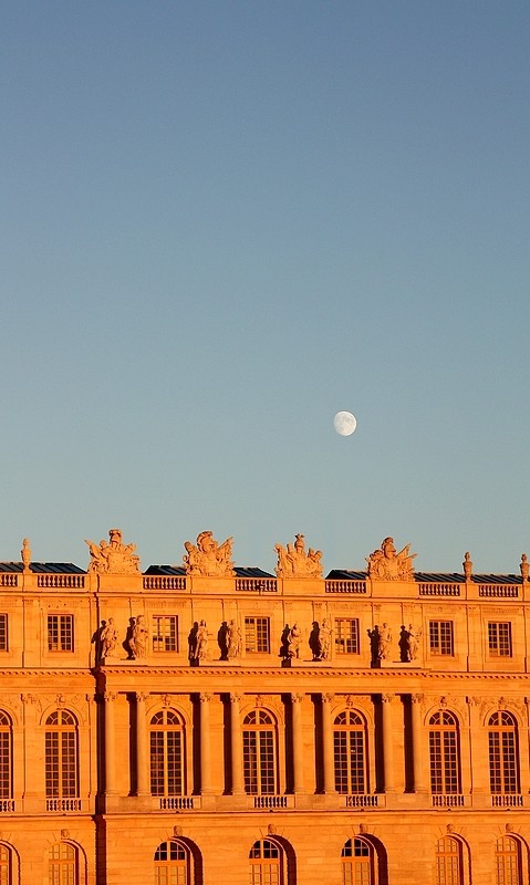 Versailles by night Facade11