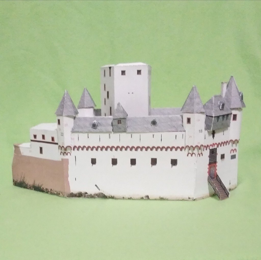 Burg Pfalz im Rhein bei Kaub M1:160 von Schreiber-Bogen Kartonmodellbau geb. benlut  Img_2047