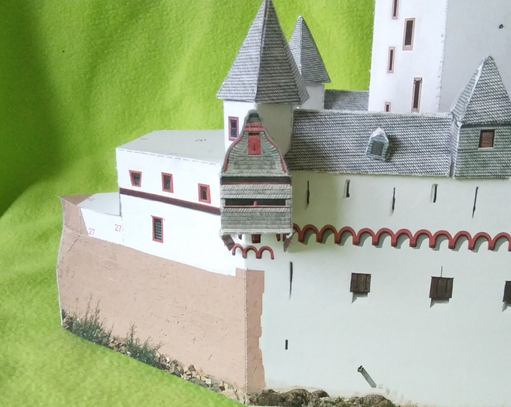 Burg Pfalz im Rhein bei Kaub M1:160 von Schreiber-Bogen Kartonmodellbau geb. benlut  Img_2051