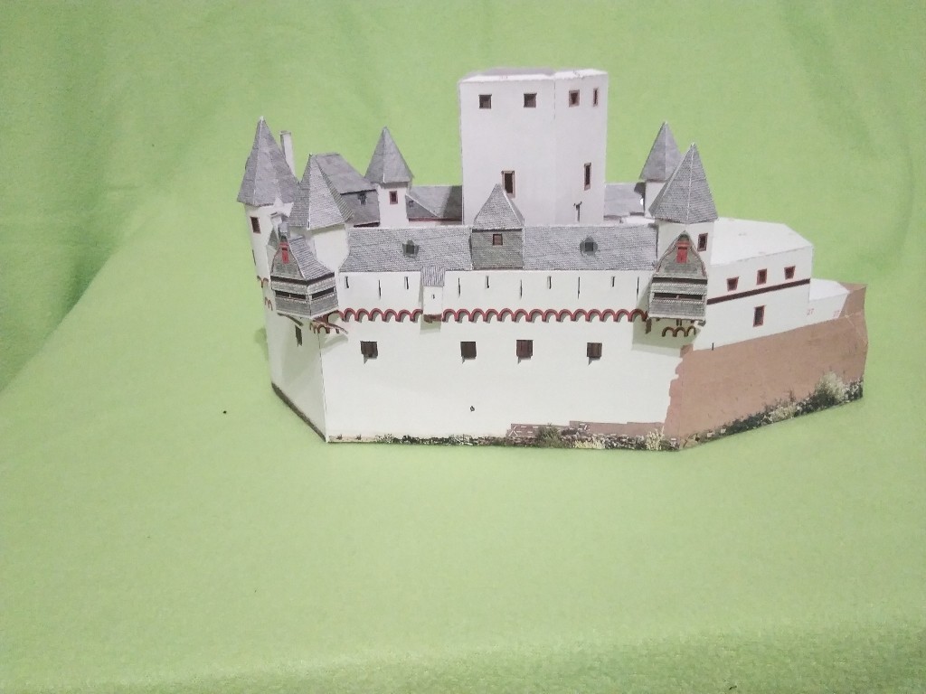 Burg Pfalz im Rhein bei Kaub M1:160 von Schreiber-Bogen Kartonmodellbau geb. benlut  Img_2053