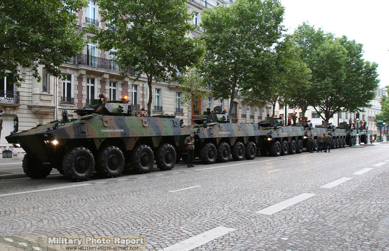 14 juillet parisien: mise en place du défilé 1_510