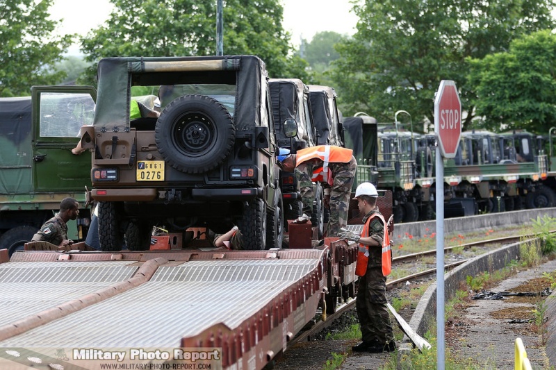 Train de véhicules militaires qui partent pour le 14 juillet Train_10