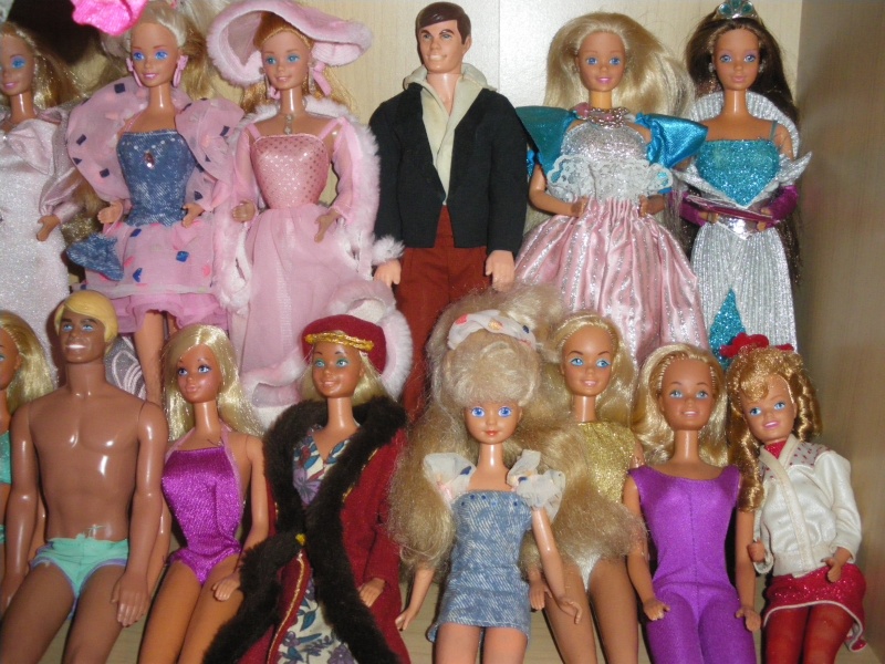 Ma collection de poupées Barbies - Page 2 Imgp0411